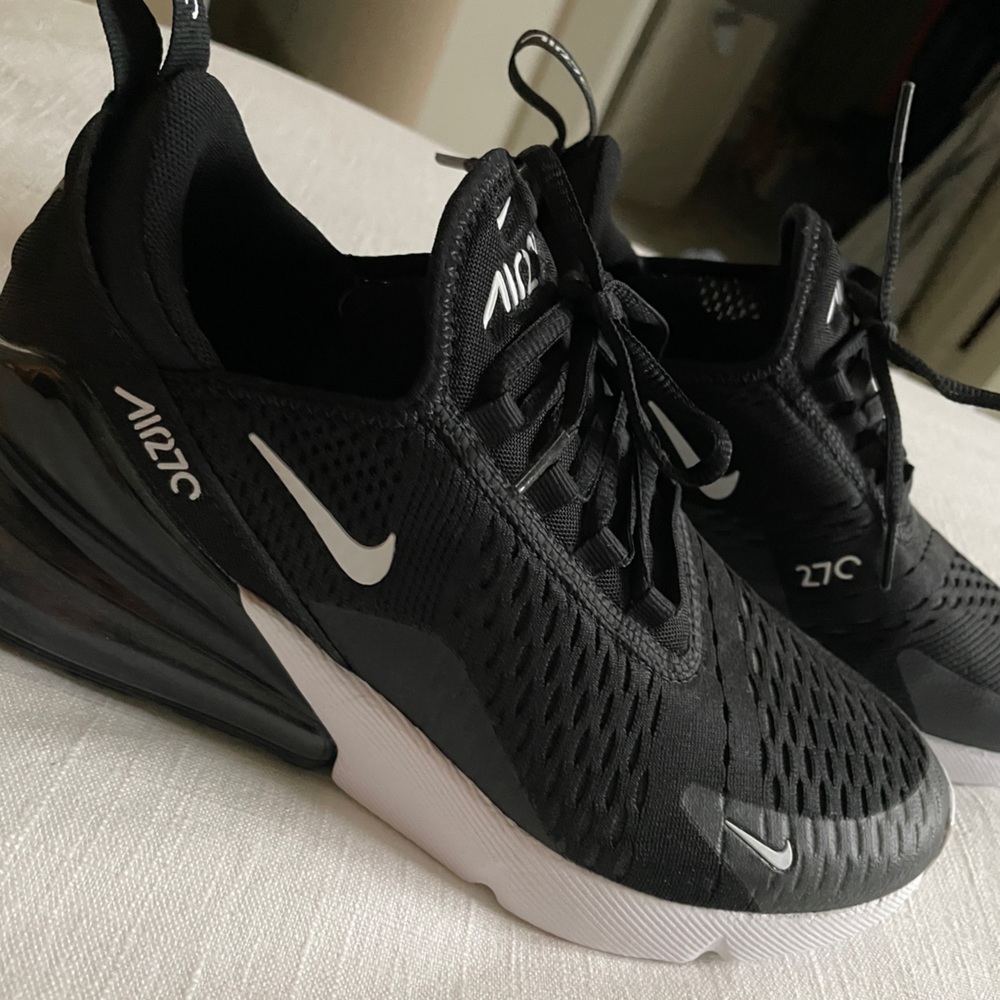 Nike Air Max 270 in black